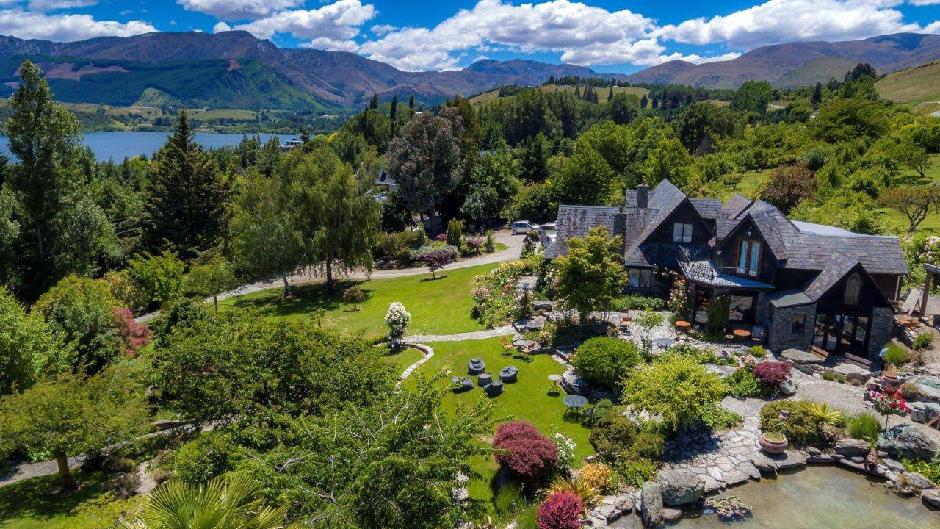 Immerse yourself in the enchanting world of wine as we take you on a tour through the stunning Arrowtown and surrounds.